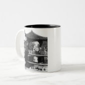 Johns Tasse (Vorderseite Links)