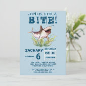 Join Us For a Bite Funny Shark Boys Birthday Party Einladung (Stehend Vorderseite)