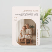 Joint Dual Sister Photo Birthday Party Celebration Einladung (Stehend Vorderseite)