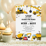 Joint Kids Construction Theme Geburtstagspartei Einladung<br><div class="desc">Bereiten Sie sich auf das perfekte Geburtstagserlebnis vor! Eine dynamische Doppelfeier mit unseren bauthemenbezogenen Geburtstagseinladungen, geschmückt mit Illustrationen zum Bollen, Stoppschildern und einer Reihe von Baufahrzeugen. Gerahmt vor einem unberührten, weißen Hintergrund, macht unsere leicht zu personalisierende Vorlage Platz für Spritzer von Schmutz und ein Nicken in das Chaos der Freude....</div>