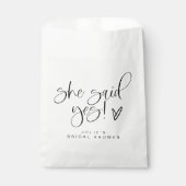 JOLIE Minimalistisch She Said Yes Heart Brautparty Geschenktütchen (Vorderseite)