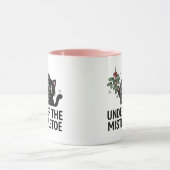 Jolly Snowfall Cute Black Cat Mistletoe Design Tasse (Zentrum)