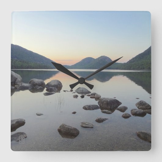 Jordan Pond Maine Wall Clock Quadratische Wanduhr (Vorderseite)