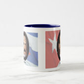 Jose Marti über kubanische Flagge Zweifarbige Tasse (Mittel)