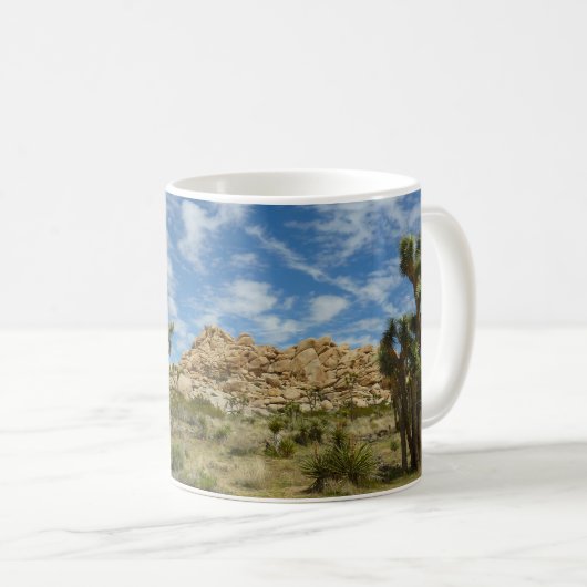 Joshua Trees und Blue Sky Wüste Landschaft Kaffeetasse (VorderseiteRechts)