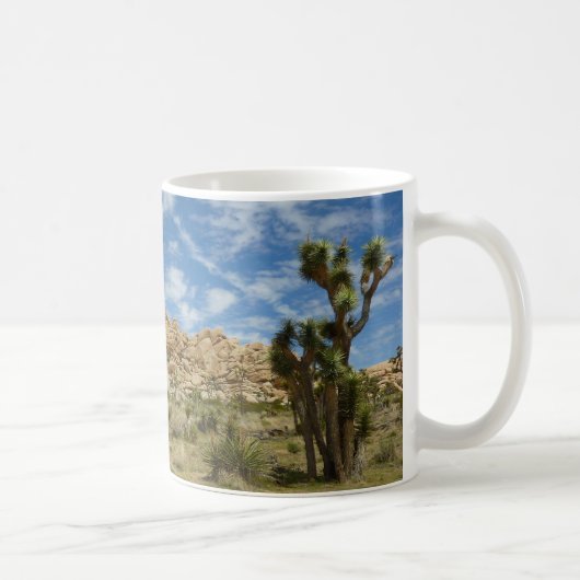Joshua Trees und Blue Sky Wüste Landschaft Kaffeetasse (Rechts)