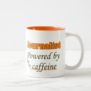 Journalist, angetrieben von Koffein Zweifarbige Tasse