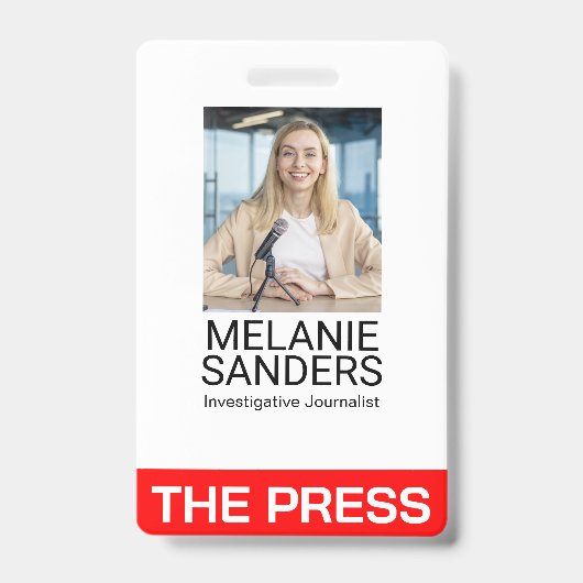 Journalistin lächelt über Kamera Ausweis (Vorderseite)