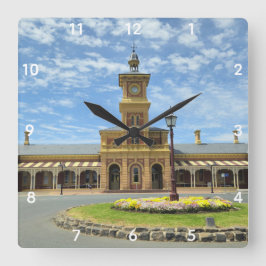 Journey through Time at Albury Station Quadratische Wanduhr