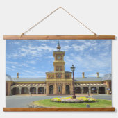 Journey through Time at Albury Station Wandteppich Mit Holzrahmen (Vorne)