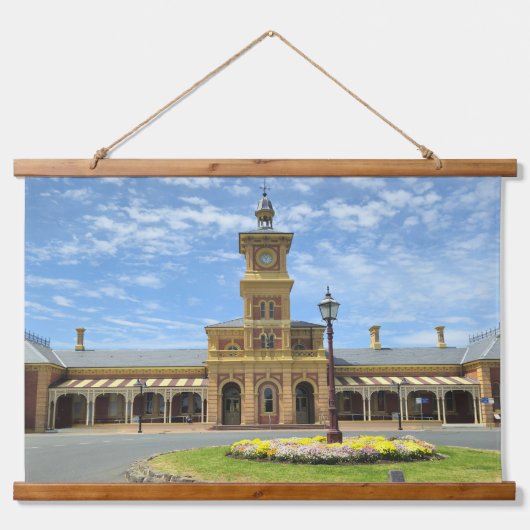 Journey through Time at Albury Station Wandteppich Mit Holzrahmen (Vorne)