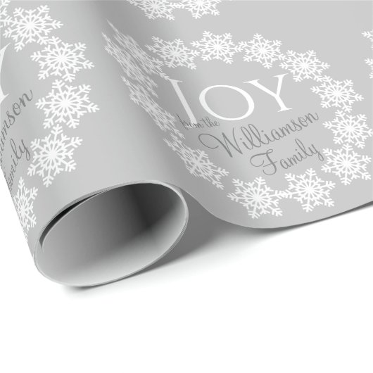 JOY Christmas Family Silver Gray White Snowflake Geschenkpapier (Rolleneckpunkt)
