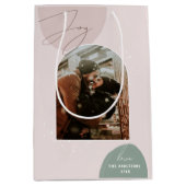 Joy Christmas | Moderne Foto Holiday Packaging Mittlere Geschenktüte (Vorderseite)