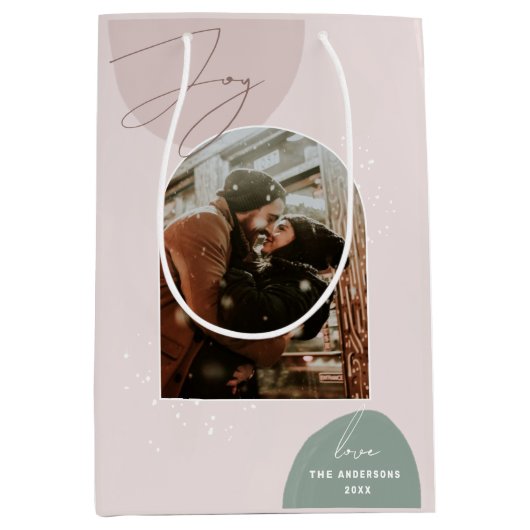 Joy Christmas | Moderne Foto Holiday Packaging Mittlere Geschenktüte (Vorderseite)