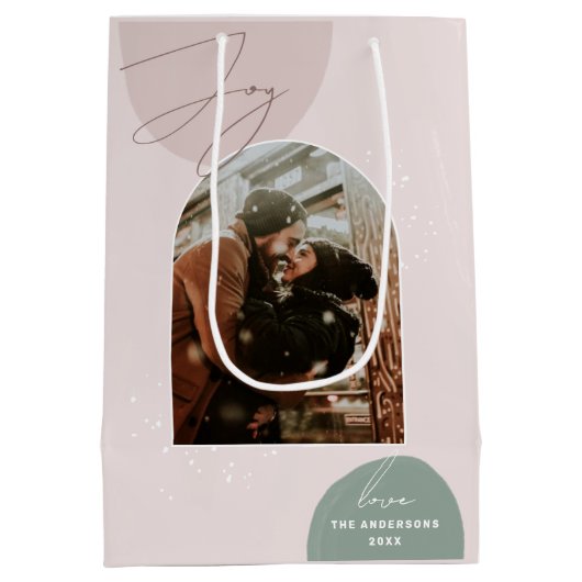 Joy Christmas | Moderne Foto Holiday Packaging Mittlere Geschenktüte (Rückseite)