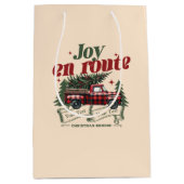 Joy en route Christmas Begins Truck & X-Mas Tree Mittlere Geschenktüte (Vorderseite)
