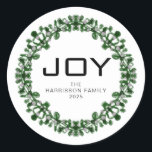 Joy Floral Christmas Wreath Familienname Classic Runder Aufkleber<br><div class="desc">Joy Floral Christmas Wreath Familienname Classic</div>