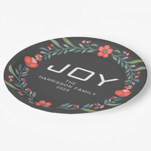 Joy Floral Christmas Wreath Family Custom Name Pappteller (Schrägansicht)