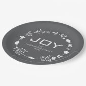 Joy Floral Christmas Wreath Family Custom Name Pappteller (Schrägansicht)