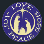 Joy Liebe Hope Peace Christmas Runder Aufkleber<br><div class="desc">Behalt Christus in deiner Weihnachtskorrespondenz und Aktivitäten mit diesem schönen Aufkleber "Joy Liebe Hope Peace". Der Text umkreist eine Krippe der goldenen Silhouette mit dem Stern von Bethlehem ganz oben. Alles ist auf einem dunkelblauen Hintergrund platziert,  um es wirklich zu heben.</div>