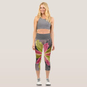 Joy, Pink Green Anthracite Fantasy Blume Fraktal Capri Leggings (Vorderseite)