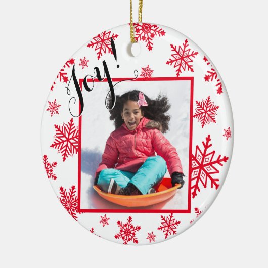 Joy! Rote und weiße Schneeflocken Runde Weihnachte Keramik Ornament (Links)