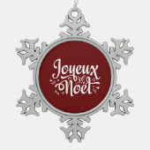 Joyeux Weihnachten Red Schneeflocken Zinn-Ornament (Vorderseite)