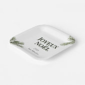 Joyeux Weihnachten - zarte Kiefernäste Pappteller (Gewinkelt)