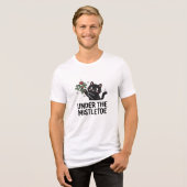 Joyful Black Cat Under Mistletoe Holiday Tee (Vorderseite voll)