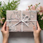 Joyful Blossoms - Shakespeare Wedding Geschenkpapier<br><div class="desc">Verwöhnen Sie Ihre Hochzeitsgeschenke in der Eleganz von Shakespeares Segen mit unserem Verpackungspapier "Joyful Blossoms". Dieses trendige und moderne Design besticht durch ein wunderschönes Blumenmuster mit zarten rosa Rosen, das die Freude an einer Hochzeitsfeier perfekt einfängt. Mit dem herzlichen Zitat: "Ich wünsche dir alles, was du dir wünschen kannst" fügt...</div>