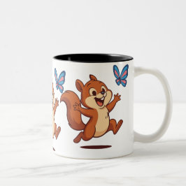 Joyful Chase – Happy Squirrel & Butterfly Zweifarbige Tasse