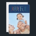 JOYFUL FAMILY FOTO modern, elegant und farbenfroh Feiertagskarte<br><div class="desc">von kat massard >>> WWW.SIMPLYSWEETPAPERIE.COM << Ein elegantes Kartendesign mit dem Zitat "JOYFUL",  kombiniert eleganten Skripttyp mit Serifentypografie und lustiges Muster auf der Rückseite,  sodass Sie die Möglichkeit haben,  eine persönliche Nachricht zu handschreiben. Mit trendigem,  quadratischem Foto vorne für Ihr beliebtes Foto!</div>
