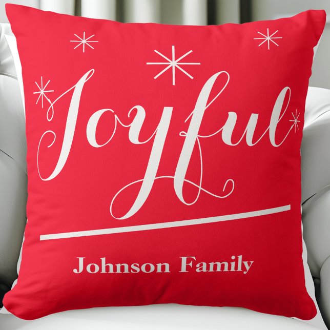 Joyful Geschenkskriptname Chic Rustic Red Christma Kissen ("Joyful" rustic chic red personalized Christmas throw pillow.)
