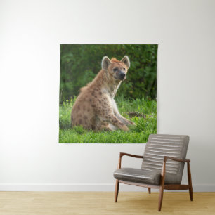 Joyful Hyena Amidst Greenery Wandteppich