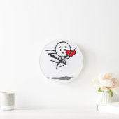 Joyful Love Stickman Heart Leap Graphic Tee Runde Wanduhr (Zuhause)