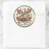 "Joyful Nut Ansammlung Eichhörnchen" Runder Aufkleber (Tasche)