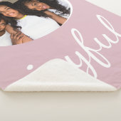 Joyful Pastell Pink Script Weihnachtsfeiertag Foto Sherpadecke (3/4)