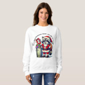 Joyful raccoon teilt Weihnachtsgeschenke Sweatshirt (Vorne ganz)