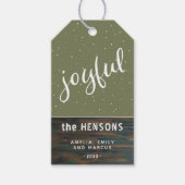 Joyful Script Rustic Wood Olive Green Holiday Geschenkanhänger (Vorderseite)