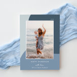 Joyful Shades Vertical Foto Hanukkah Silver Folien Feiertagskarte<br><div class="desc">Ein elegantes und elegantes Hanukkah-Kartendesign mit einem senkrechten oder portraitorientierten Single auf Bio Hintergrund in Blautönen mit Silberfolienbespannung. Personalisieren Sie mit Ihrem Familiennamen und der individuellen Hanukka-Begrüßung für die perfekte Touch dieser naturlich inspiriert Urlaubsfotokarten.</div>