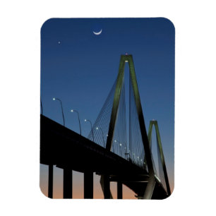 Jr.-Brücke Arthur-Ravenel an der Dämmerung Magnet