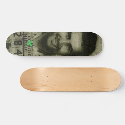 Juan Pablo Escobar rückwärts fährt Skateboards (Horizontal)