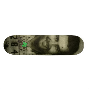 Juan Pablo Escobar rückwärts fährt Skateboards