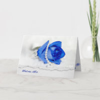 Jubiläum blauer Rose und Perlen auf Weiß