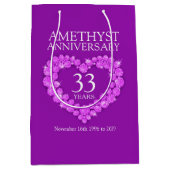 Jubiläum des individuellen Namens Foto lila Tasche Mittlere Geschenktüte (Vorderseite)