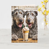 Jubiläum: Irische Wolfhounds teilen einen Milchsha Karte (Gelbe Blume)