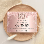 Jubiläum Rose Gold Silber Save the Date Ankündigungspostkarte<br><div class="desc">Ein Save the Date für eine 80. Geburtstagsfeier. Rose goldener Hintergrund mit Rose Gold und Imitate silberne Glitzer Tropfen. Personalisieren und fügen Sie Datum und Namen/Text hinzu. Der Text: Save the Date wird mit einem großen angesagten,  handgeschriebenen Stilskript mit Swashes geschrieben. Nummer 80 mit einem Schriftart im Ballonstil.</div>
