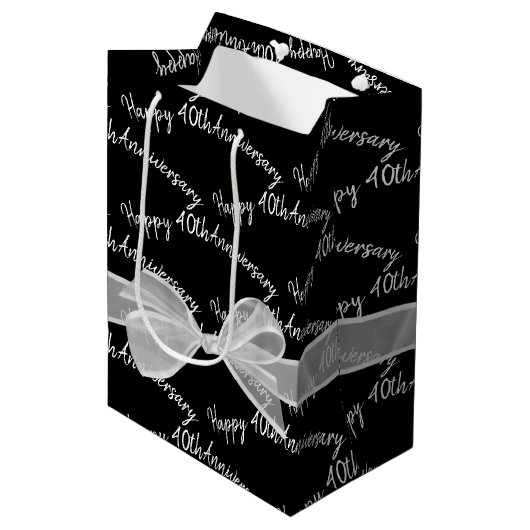Jubiläumsbow auf schwarz mittlere geschenktüte (Vorderseite Schrägansicht)