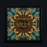 Jubiläumsfeier Geschenkboxen<br><div class="desc">Barock, Arabesque inspiriert Design in funkelnd Wirkung aquamarin und Gold, auf schwarz - exquisite und elegante Brauerei, Jubiläum oder Verlobung präsentiert. Persönlich mit Namen, Jubiläumsdatum und Monogramm oder Zahlen - gemacht in eine wunderbare hölzerne Geschenkboxen, um Schmuck behalten, Schmuckkasten für Ihre speziellen Keepsakes. Schenken Sie sich ein wunderbares Geschenk -...</div>