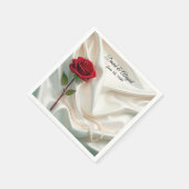 Jubiläumsfeier Rote Rose und Perlen auf Satin Serviette (Ecke)